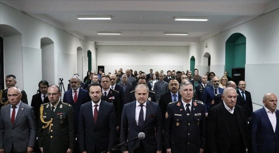 Atatürk'e, mezun olduğu Kuzey Makedonya'daki Manastır Askeri İdadisi'nde anma töreni