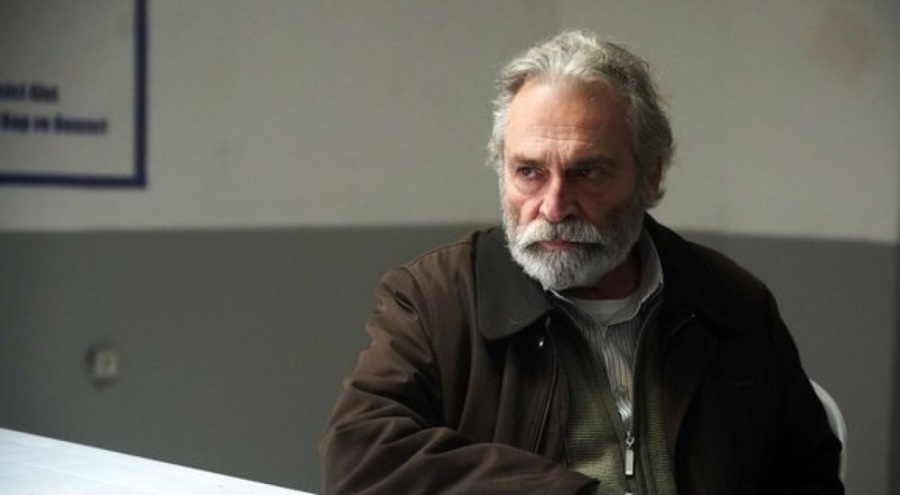 Ünlü oyuncu Haluk Bilginer hastaneye kaldırıldı!