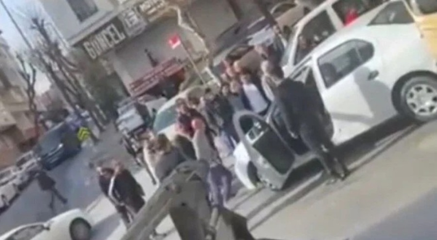 Trafikte tartıştığı sürücünün aracına çarptı