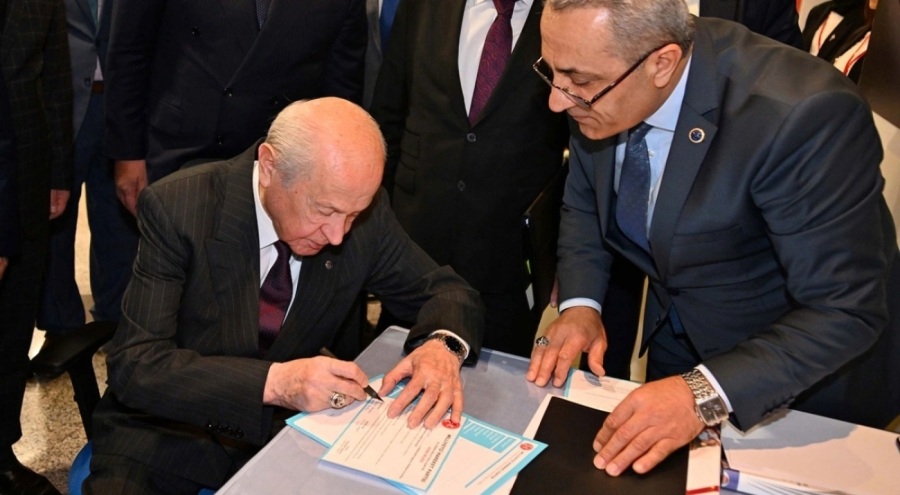 Bahçeli, milletvekili adaylık başvurusunu yaptı