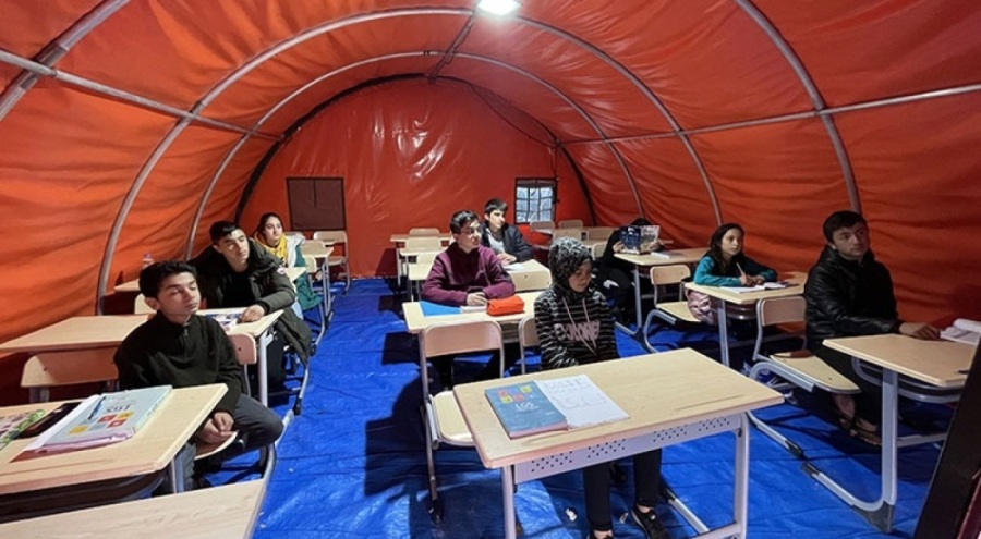 Mehmetçik Okulu depremden etkilenen çocuklara kurs veriyor