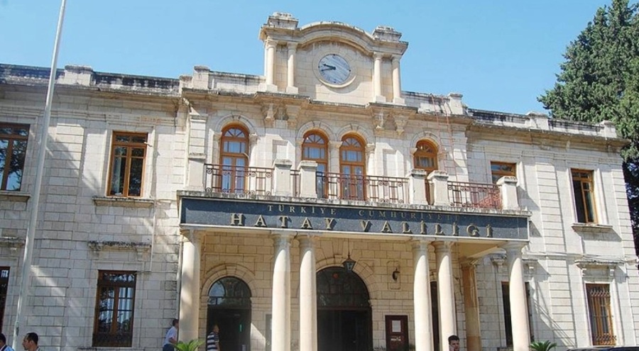 Hatay Valiliği'nden mezarlıktaki Türk bayraklarının sökülmesine ilişkin açıklama geldi!