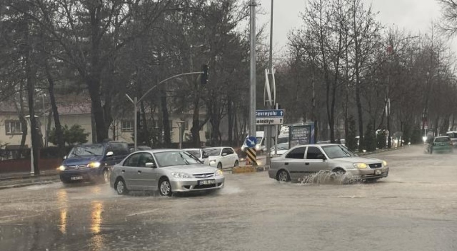 Elazığ sağanak yağmura teslim