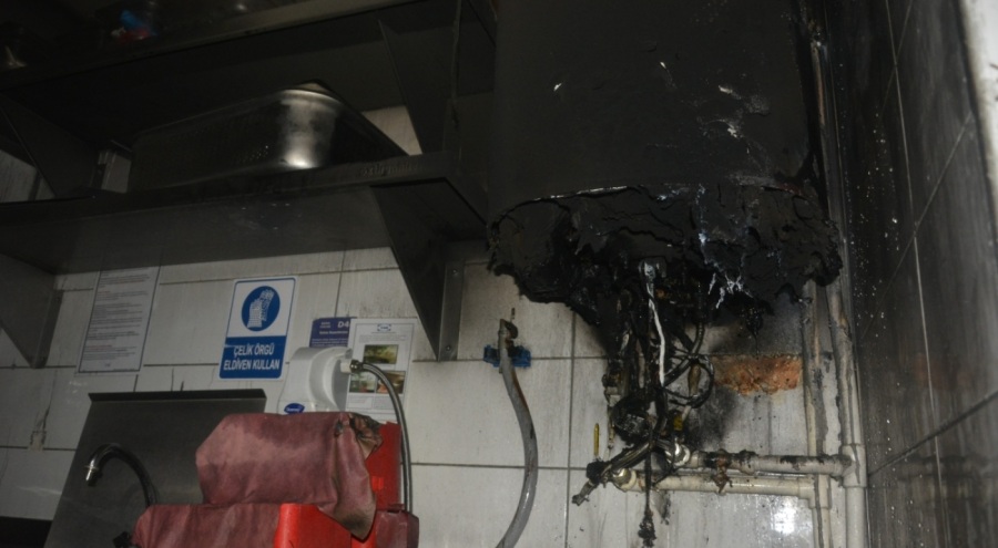 Termosifon, AVM'de yangın çıkardı