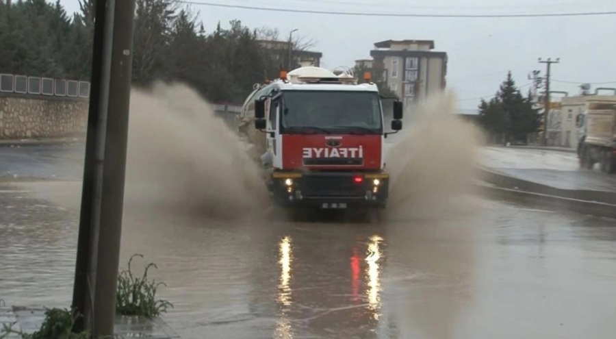 Deprem bölgesinde sel can aldı!