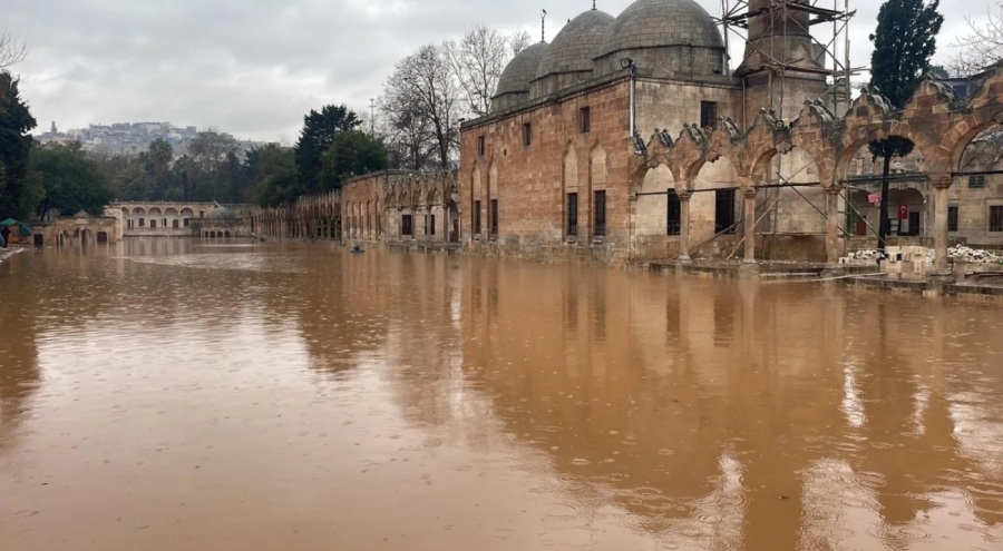 Tarihi Balıklıgöl sular altında!