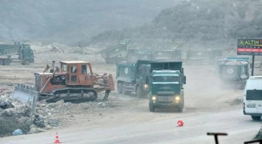 Deprem bölgesinde vatandaşlara 'toz' uyarısında bulunuldu