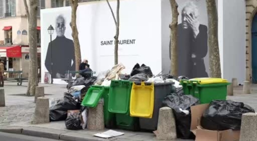 Paris'te grev! 6 bin 600 ton çöp birikti