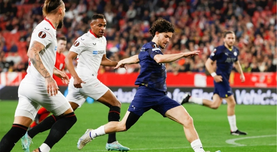 Fenerbahçe, UEFA Avrupa Ligi'nde yarın Sevilla ile rövanş maçına çıkacak