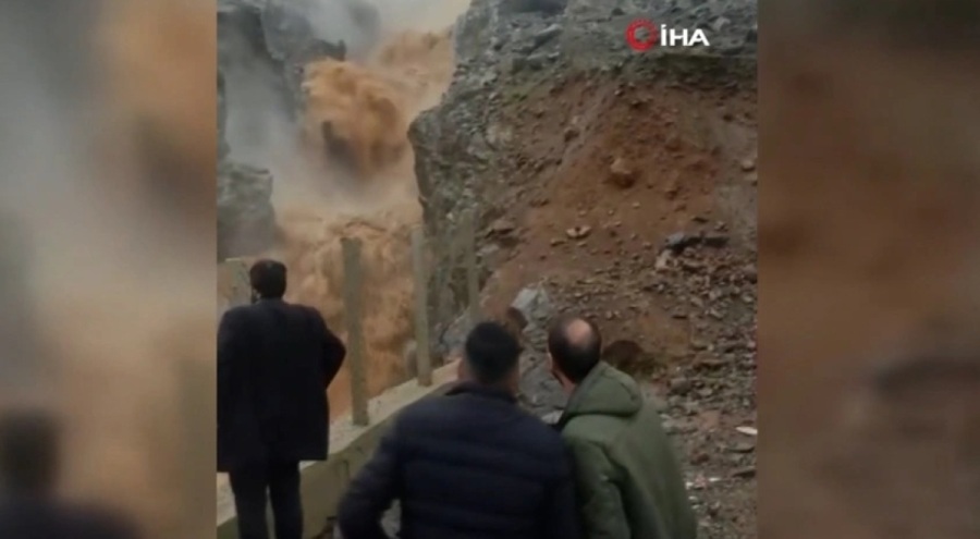 Elazığ'da şelale taştı