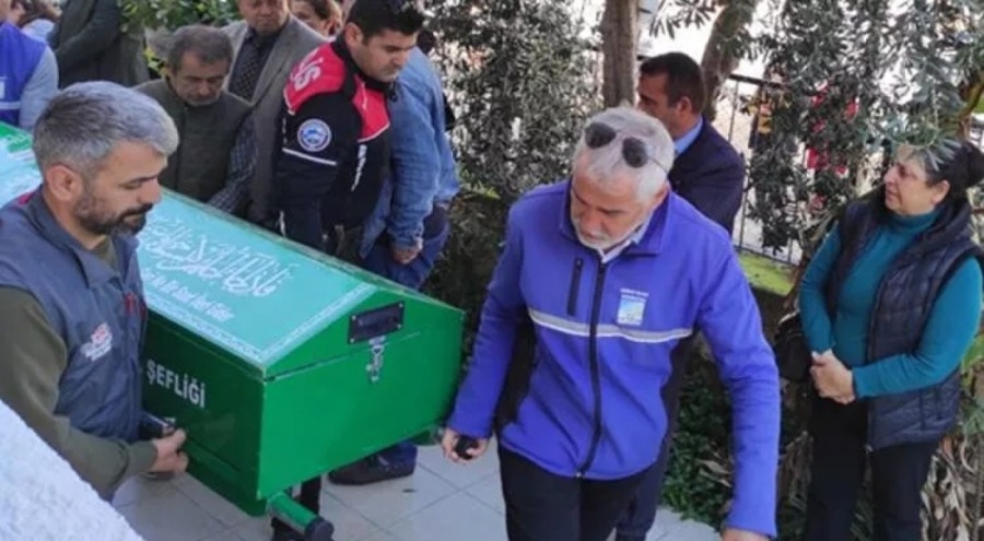 Okul müdürü evinde ölü bulundu