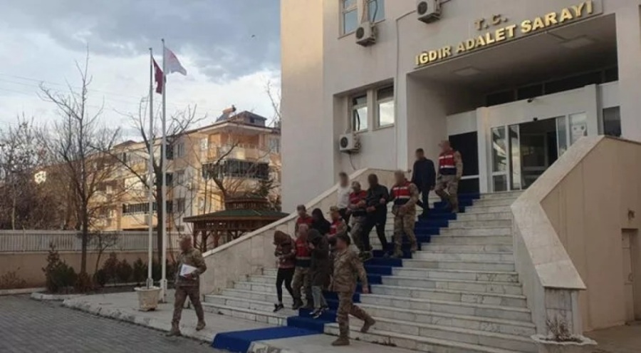 İş insanını müstehcen görüntüleriyle tehdit ederek 10 bin dolar isteyen 4 şüpheli yakalandı