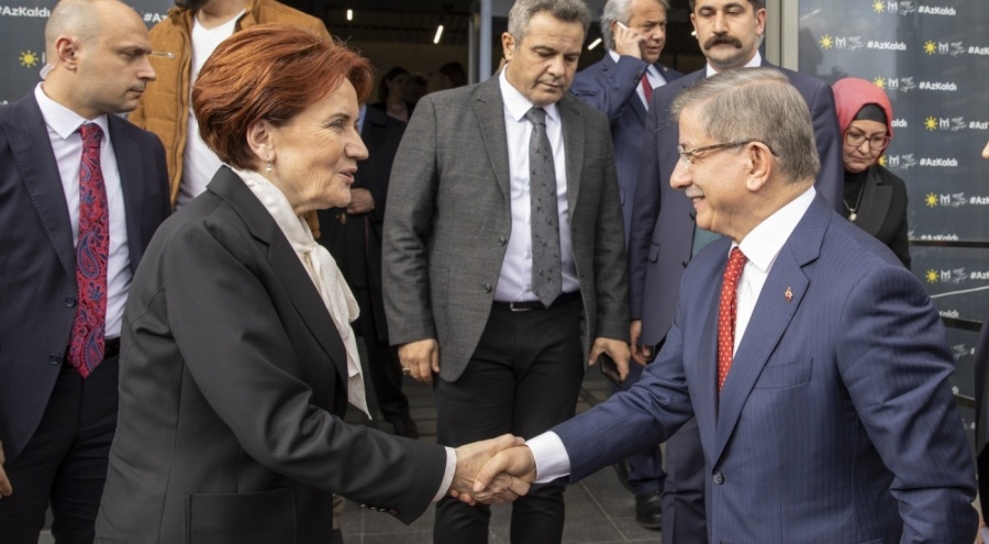Meral Akşener, Ahmet Davutoğlu ile görüştü
