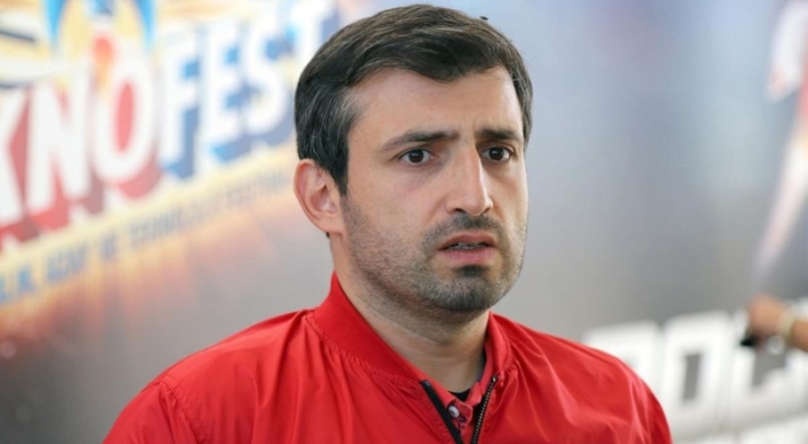 Selçuk Bayraktar: Sınava hazırlanan afetzede öğrencilere 10 bin tablet bağışlıyoruz