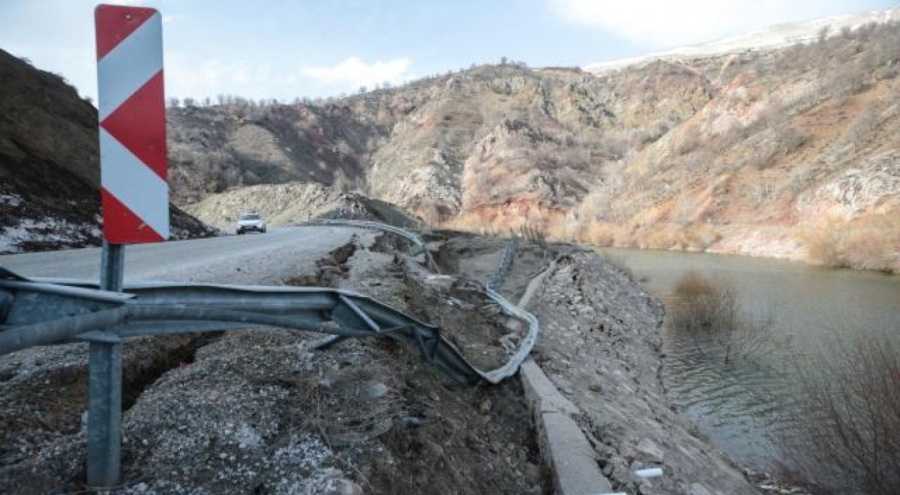 Adıyaman-Çelikhan yolunu sağanak vurdu