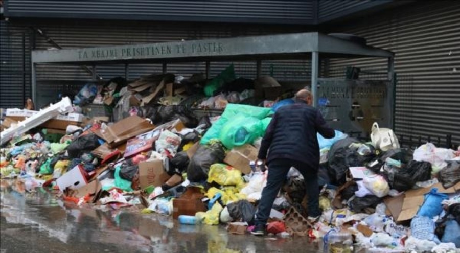 Kosova'da temizlik işçileri grevde