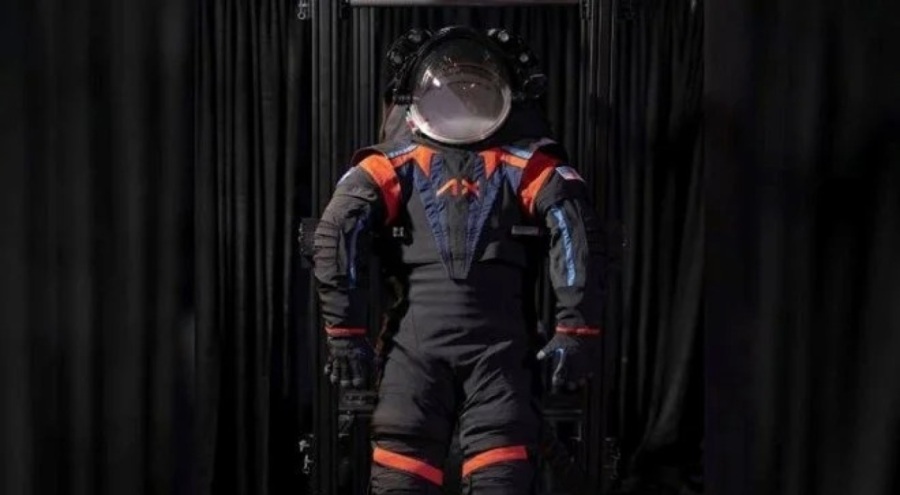 NASA, Ay'a yeniden yapılacak yolculuk için yeni kıyafetini tanıttı