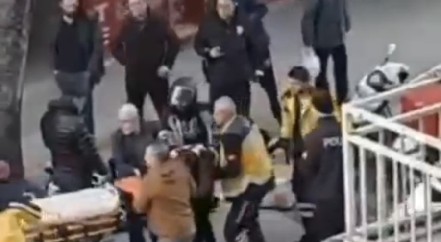 Bursa'da motosiklet sürücüsü kaza yaptı, vatandaşlar yardım etti