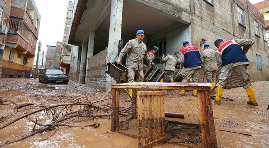 Şanlıurfa'da selden etkilenen Karakoyun Deresi'nde temizleme çalışmaları sürüyor
