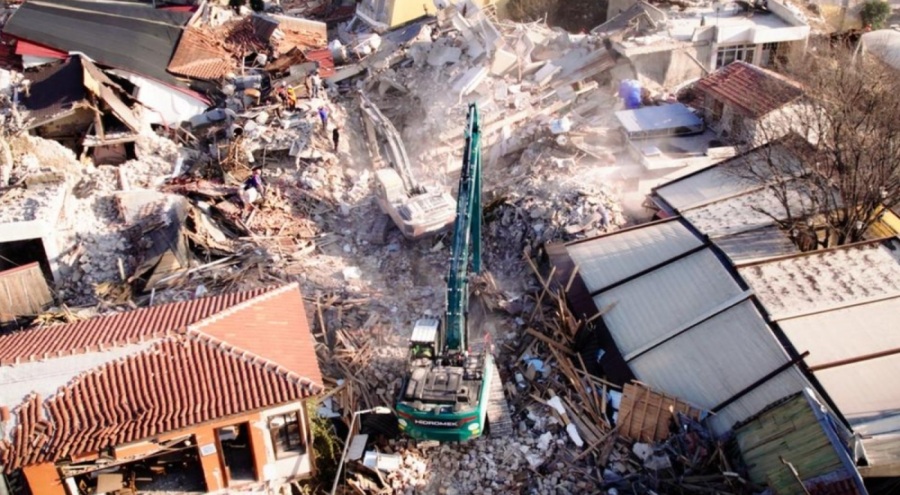 Deprem bölgesinde yıkılan binalara ilişkin 284 kişi tutuklandı
