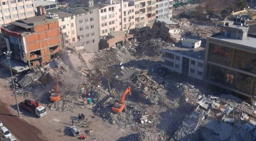 Yıkılan Gül Sitesi'nin müteahhidi ile yapı sahibi tutuklandı