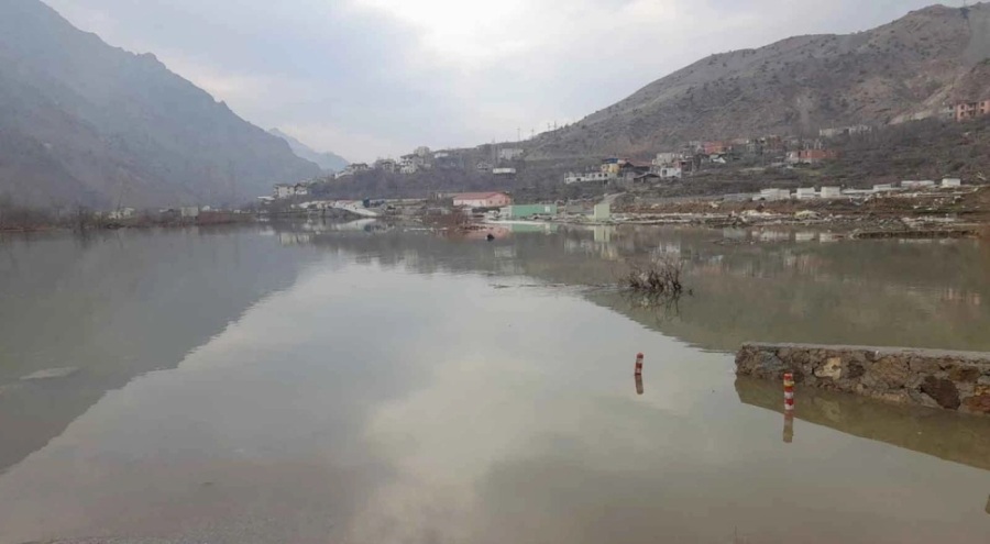 Sahipsiz 100 mezar sular altında kalacak