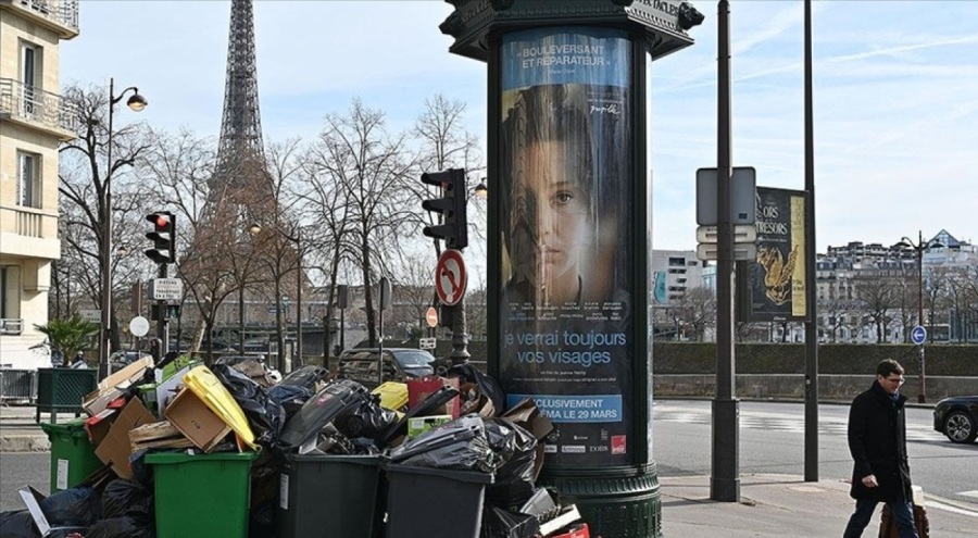 Paris'te Emniyet Müdürlüğü, grevdeki çöp toplayıcılarını zorla çalıştırıyor