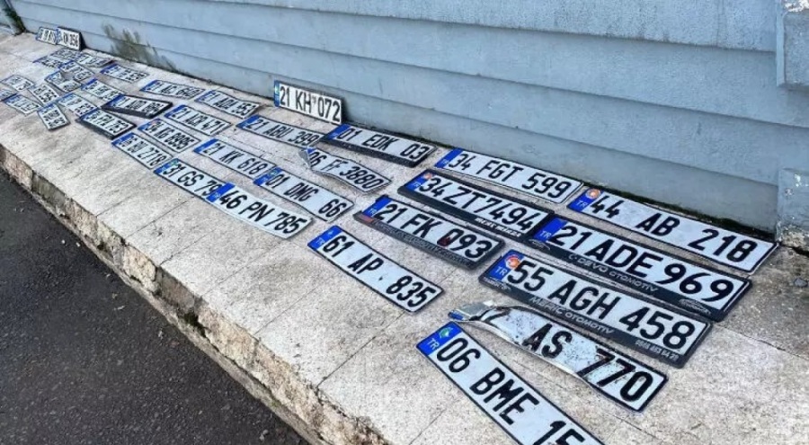 Sele kapılan plakalar sahiplerine ulaşmayı bekliyor