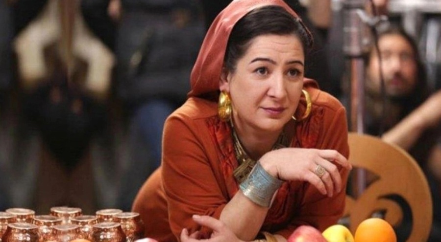 Ünlü oyuncu Zeynep Kankonde ölümden döndü! Başına 7. kattan taş düştü