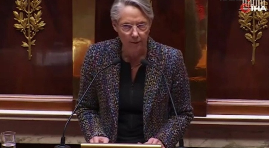 Fransa Başbakanı Ulusal Meclis'te protesto edildi