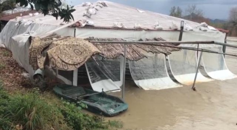 Antalya'yı şiddetli yağmur vurdu
