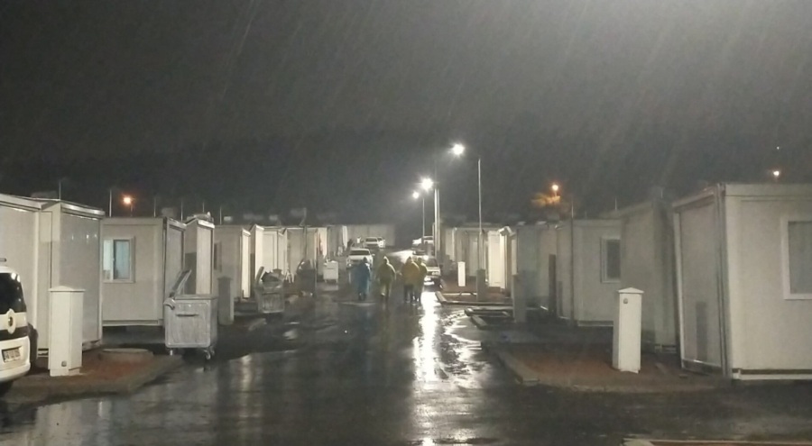 Depremzedelerin yağmurla imtihanı