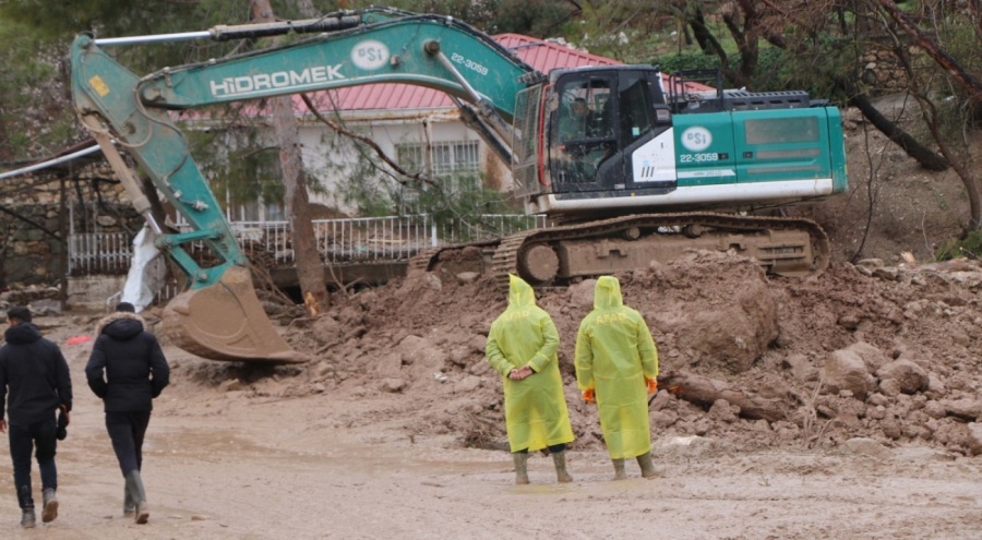 Sele kapılan hamile kadın ve bebeği aranıyor