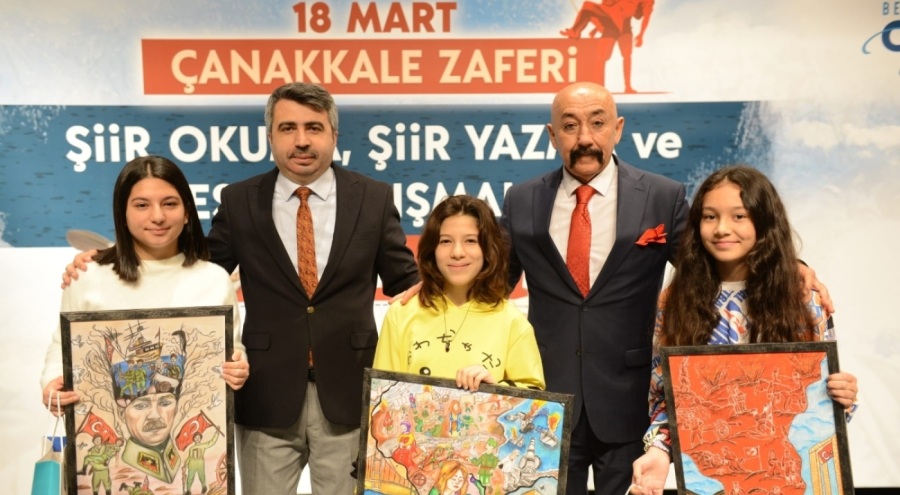 Bursa'da Çanakkale Destanı'nı en iyi anlatan öğrenciler ödüllendirildi