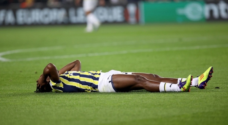 Fenerbahçe'ye üzücü haber! Batshuayi en az 1 ay forma giyemeyecek