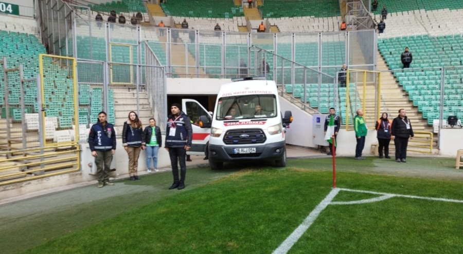Bursaspor maçında İstiklal Marşı ambulanstan seslendirildi