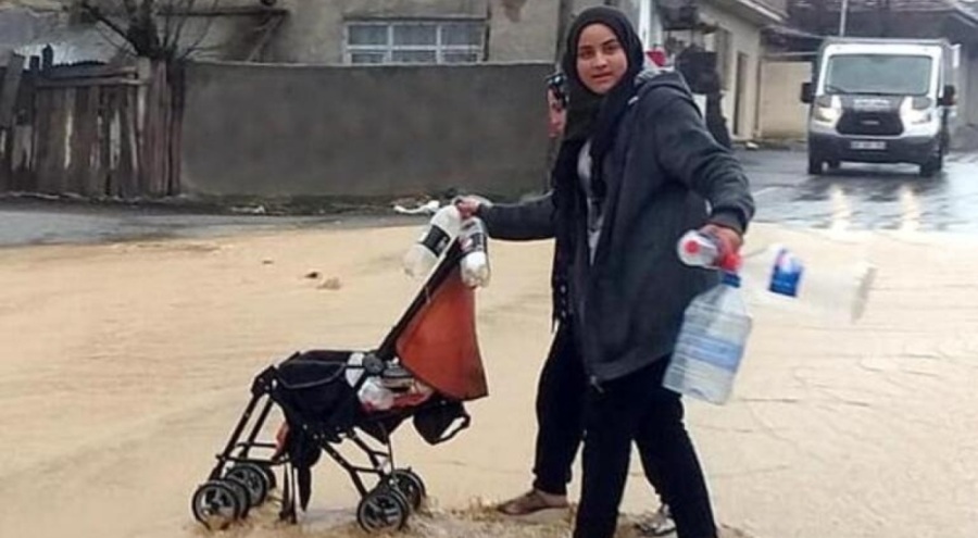 Malatya'da rögar taştı, cadde göl oldu