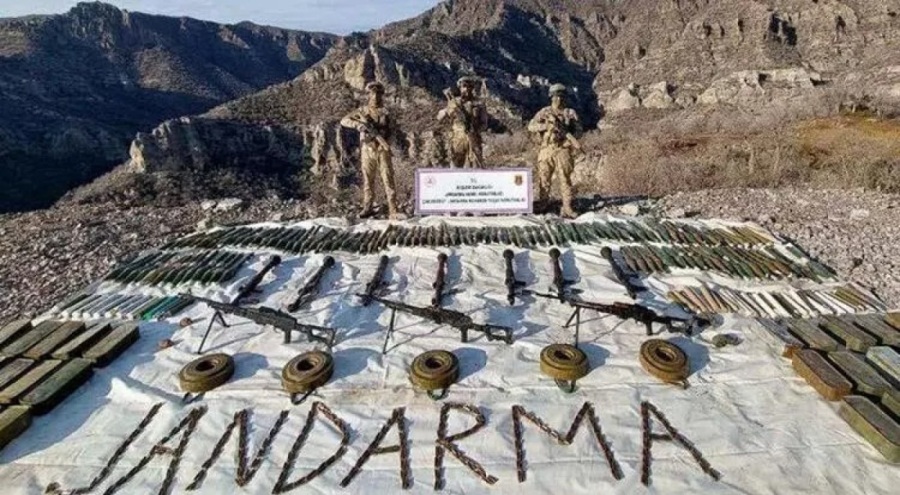 Terör örgütüne ait çok sayıda silah ve mühimmat ele geçirildi