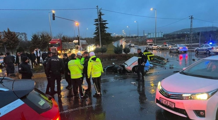 Deprem bölgesine giden AFAD aracı kaza yaptı
