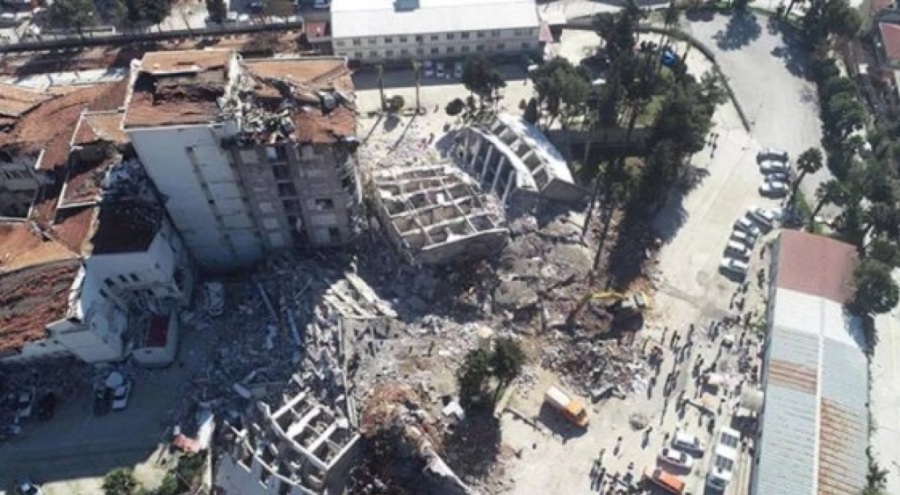 Hatay'da enkaz kaldırma çalışmaları devam ediyor