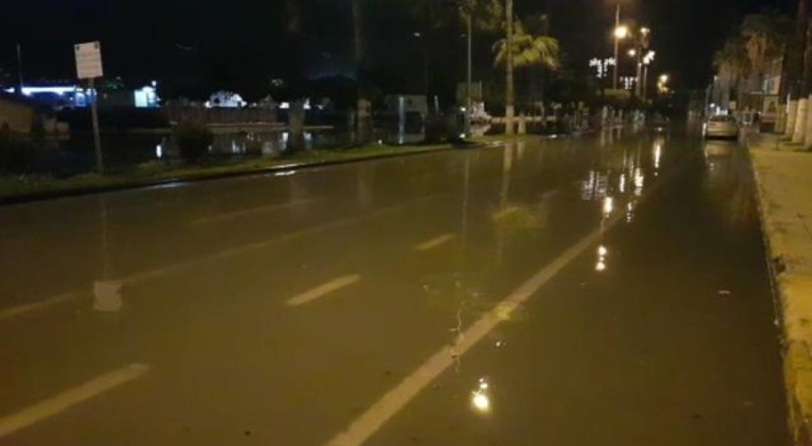 İskenderun'da deniz seviyesi yükseldi