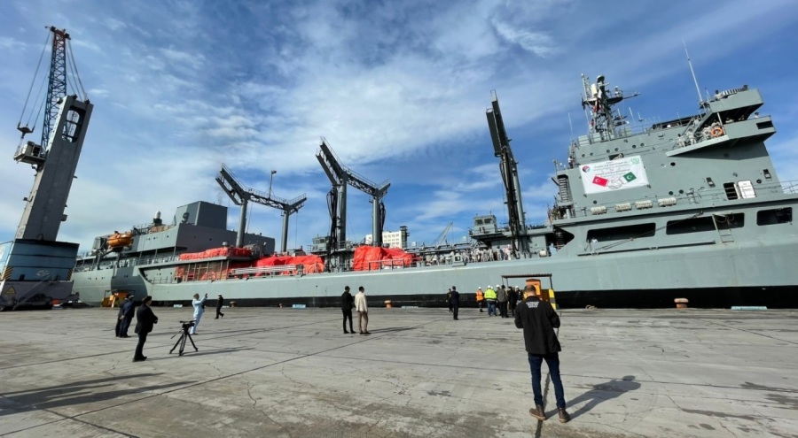 Pakistan'ın yardım gemisi Mersin Limanı'nda