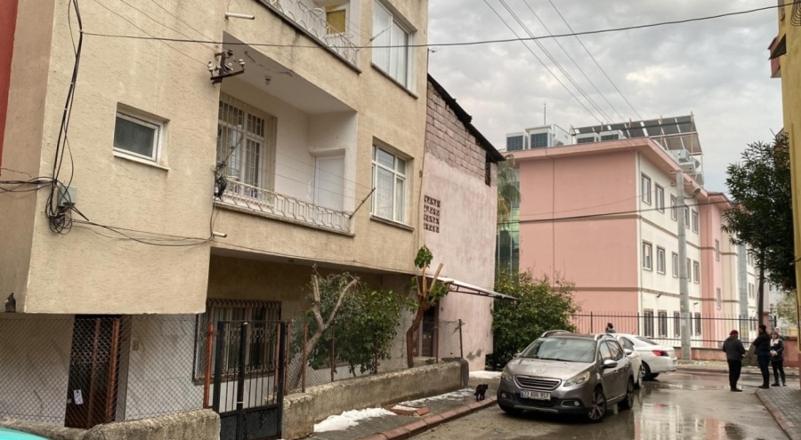 Eşi ve annesine kurşun yağdırdı