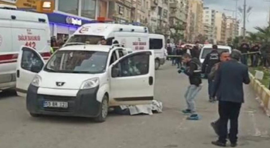 Mardin'de kırmızı ışıkta bekleyen araca silahlı saldırı