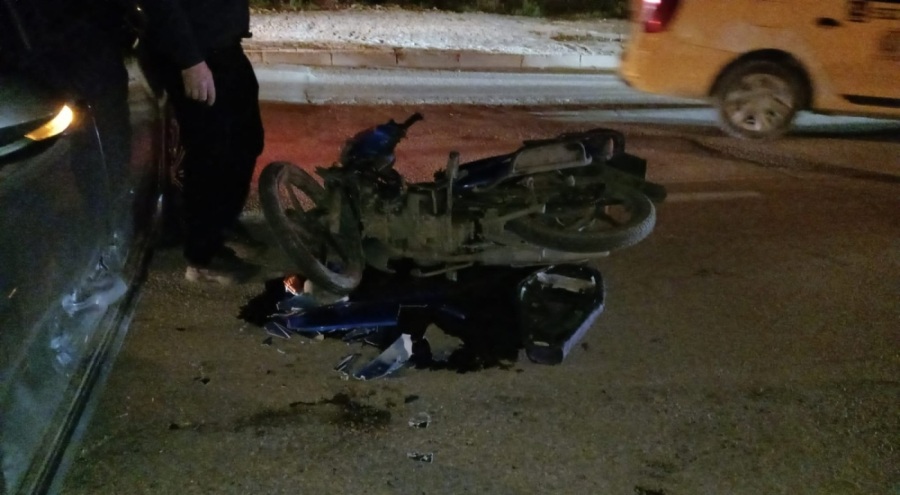 Bursa Orhangazi'de kaza!  Motosiklet, otomobile yandan çarptı