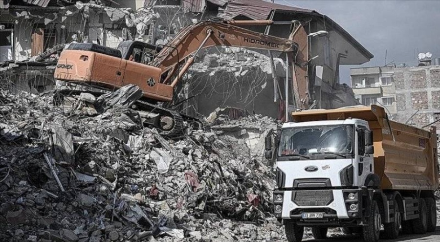 Hatay'da enkaz kaldırma çalışmaları devam ediyor