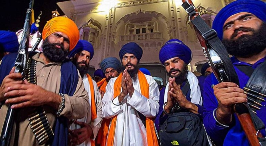 Hindistan 27 milyon kişinin internetini kesti