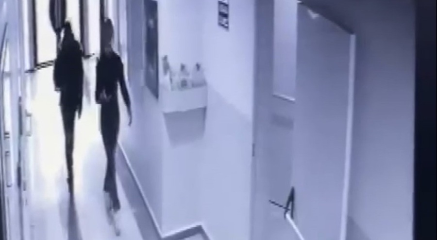 Bursa'da elleriyle koymuş gibi buldukları 300 bin liralık takıları çaldılar
