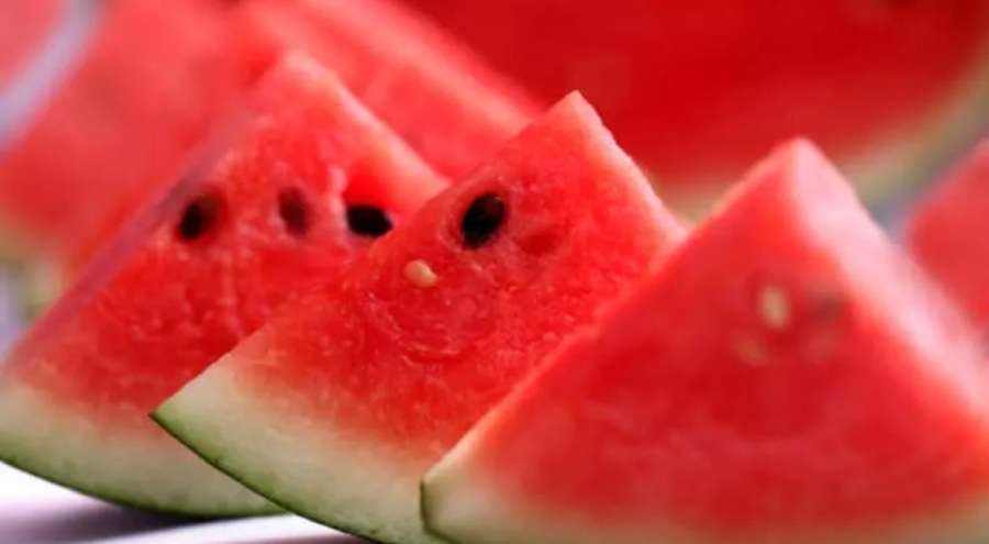 Karpuz tezgahlarda yerini aldı! Dilimi 60 lira