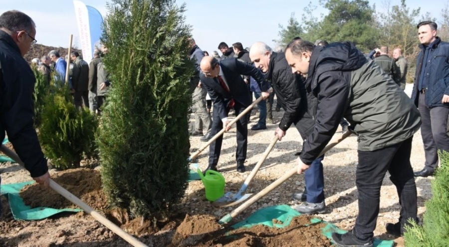 Bursa'da depremde yaşamını yitiren vatandaşların anısına 8 bin fidan dikildi